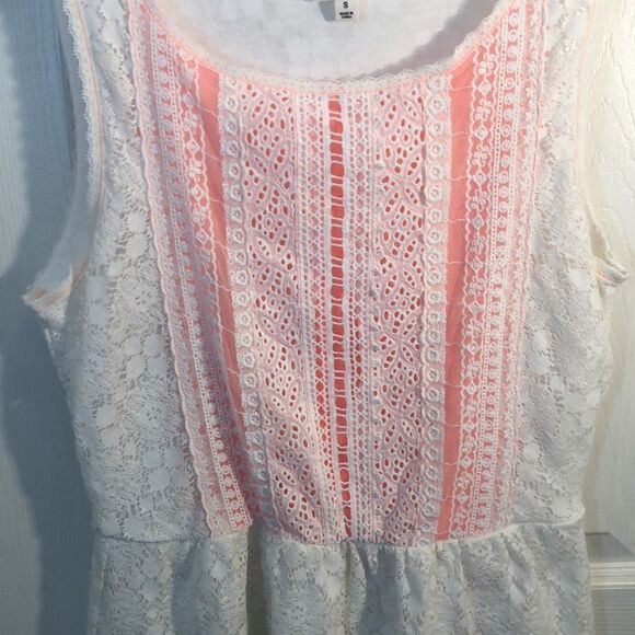 ANTHROPOLOGY One September Small Lace Peplum Sleeveless Top. Preworn, Used - Picture 8 of 16